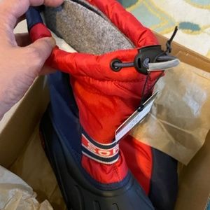 BNWT Sorel kids snow boots size 3. red and navy & black.  insulated.